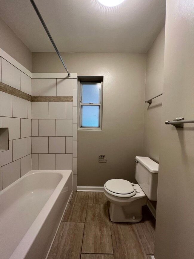 Building Photo - 3 Bedroom / 2 Bath in Dalraida