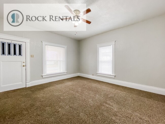 Building Photo - Cute 2 Bed 1 Bath House in Quiet Neighborhood