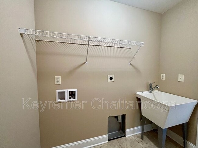 Building Photo - 326 Dee Ln