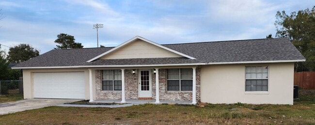 Building Photo - 3 Bed / 2 Bath Home In Deltona Available NOW!!
