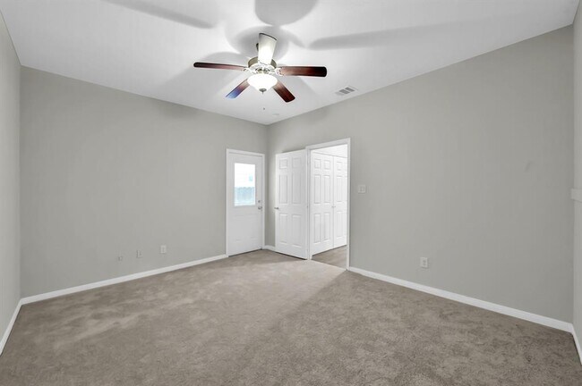Building Photo - 16693 Meadowcroft St