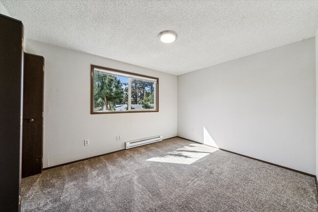 Building Photo - 5847-5855 SE Holgate