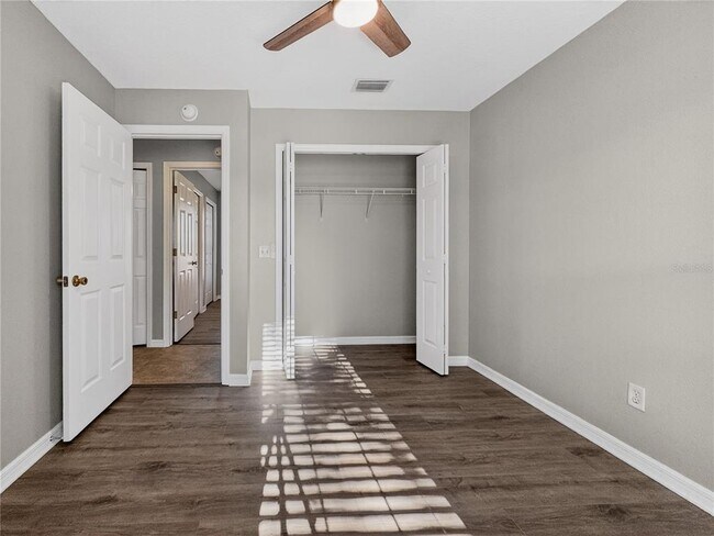 Building Photo - 14309 Golden View Dr