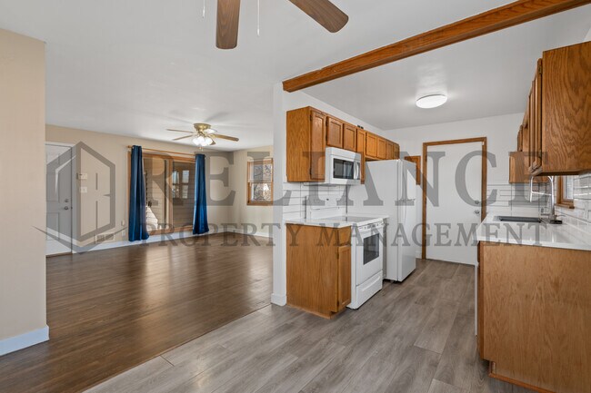 Building Photo - 2803 S Glenn Ave