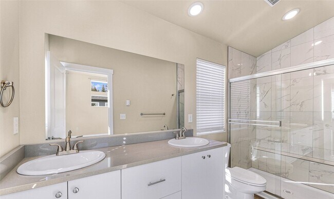 Building Photo - Newer 3 Bed 2 Bath House in Blaine--Close ...