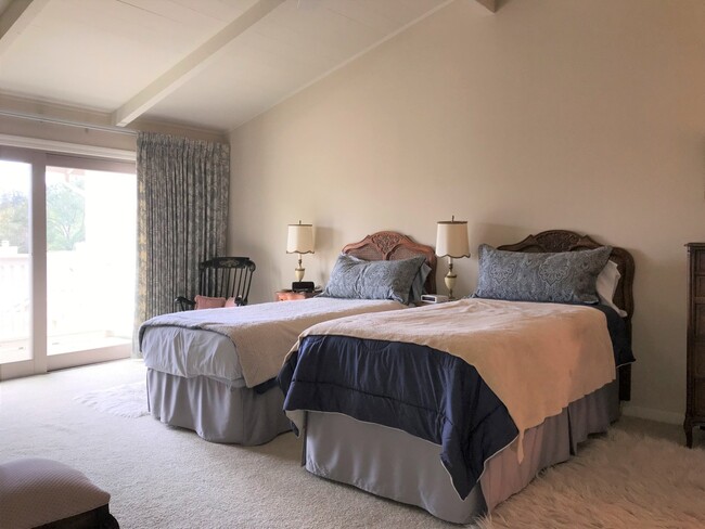 Building Photo - Spacious Townhome in Historic Saratoga Vil...