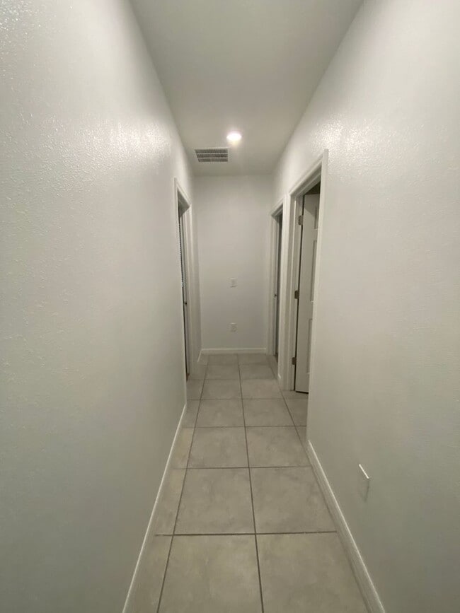 Building Photo - 3 Bedroom 2 Bath Home in Orchid Terrace fo...