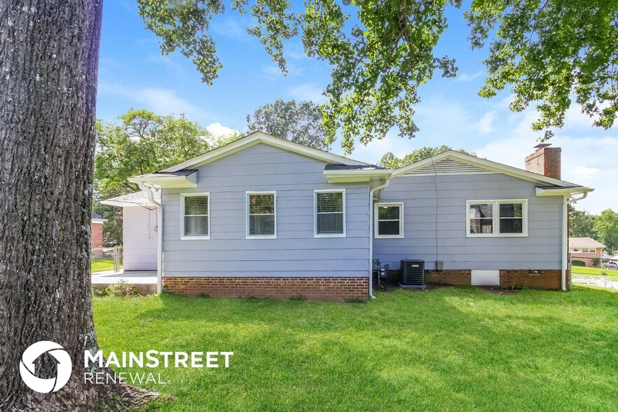 Building Photo - 3313 Woodlea Dr