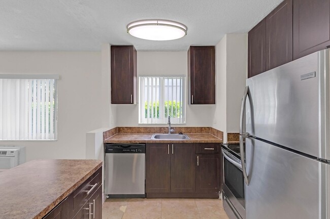 Building Photo - 560 NE 46th St