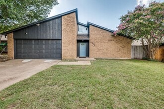 Building Photo - MODERN HOME IN THE HEART OF FORT WORTH!