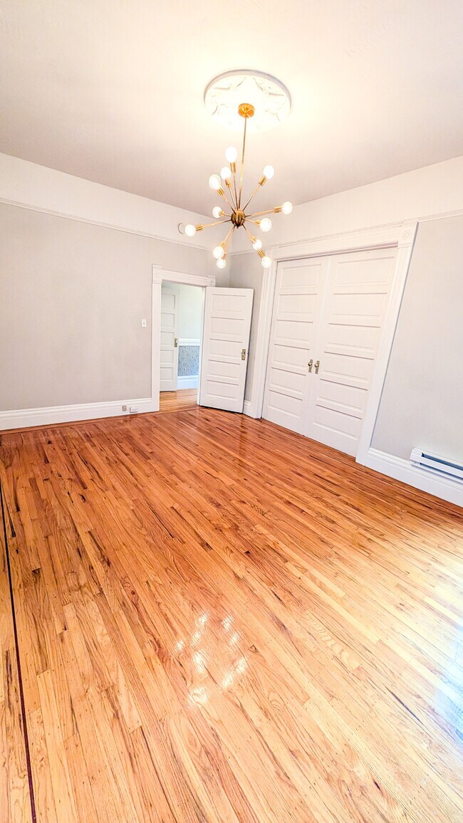 Building Photo - 657 Castro St