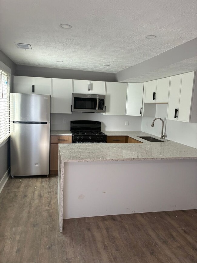 Building Photo - 352-354 Ermine Way