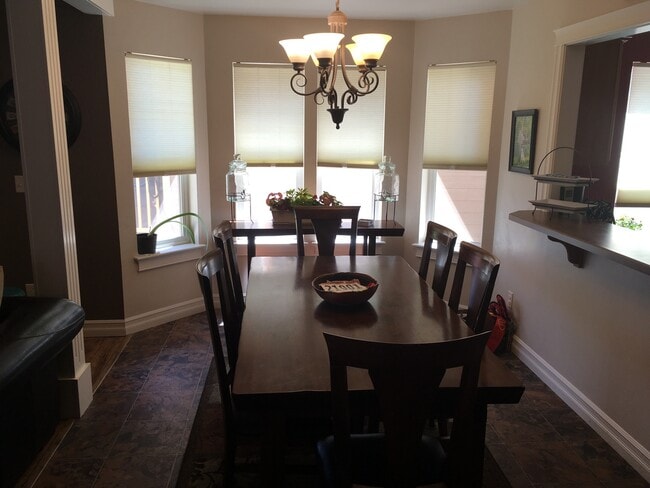 Building Photo - Cozy 3 bed 2 bath + bonus room in The Arbors