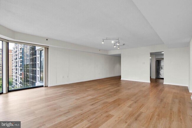 Building Photo - 1530 Key Blvd