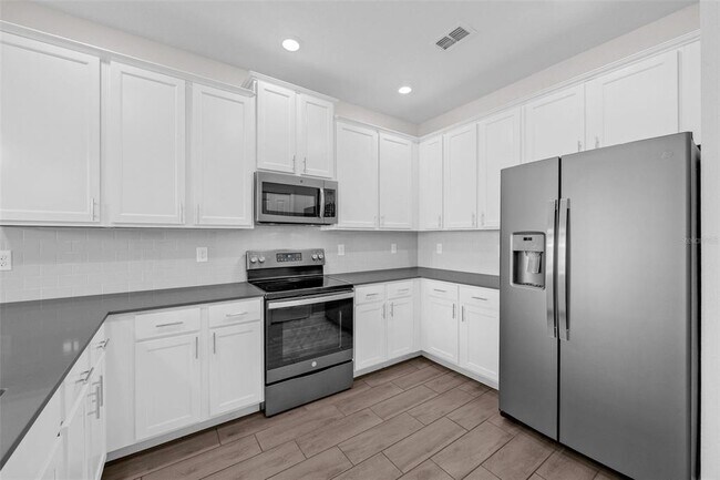 Building Photo - 9389 Tecumseh Dr