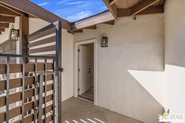 Building Photo - 372 E Molino Rd