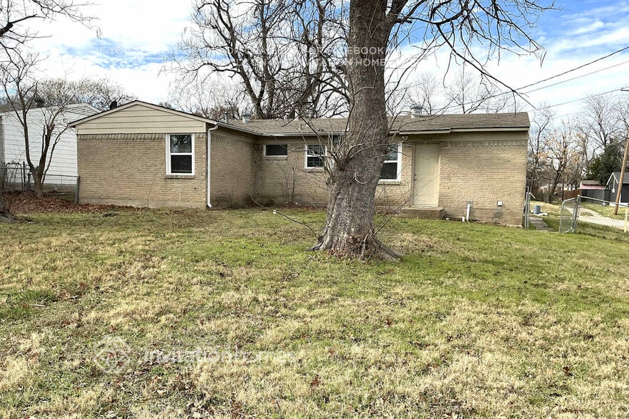 Building Photo - 3004 Albany Dr