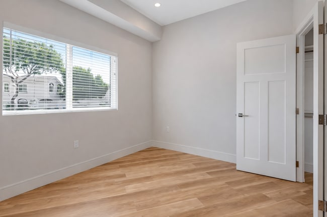 Building Photo - Grant Avenue B