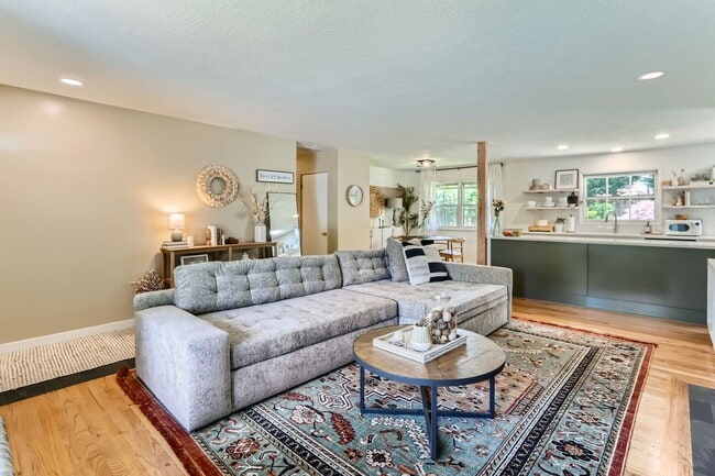 Building Photo - Cedar Hills 3 Bedroom, 2.5 Bathroom Ranch