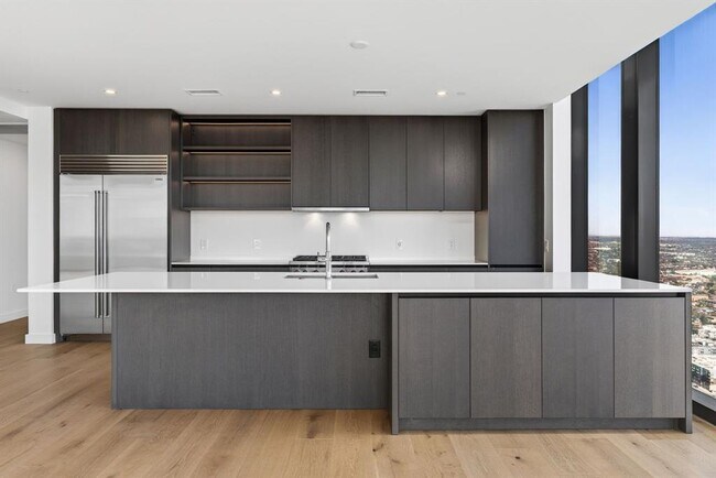 Building Photo - 610 Davis St