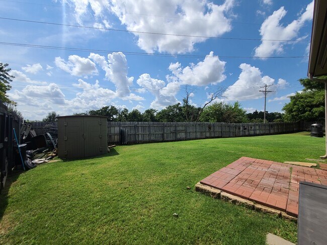 Building Photo - 413 Hamptonridge Rd