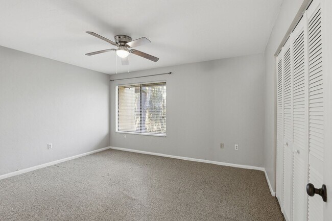 Building Photo - Southfork Oaks Condo