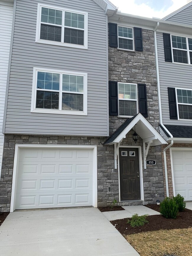 Building Photo - 850 Lantern Ct