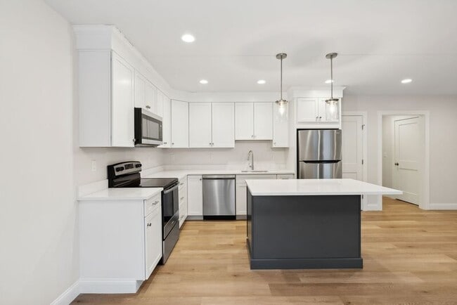 Building Photo - 24 Foliage Way