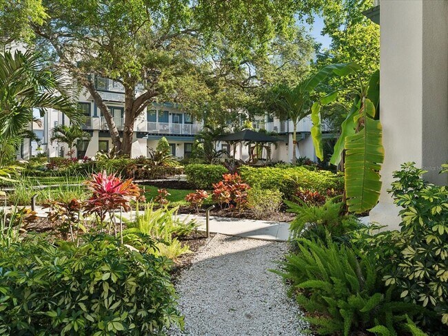 Building Photo - 946 Highland Ave