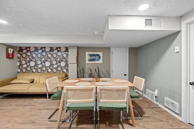 Building Photo - 2808 W Upton Ave