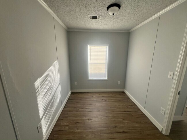 Building Photo - 2224 Chicago Cubs St