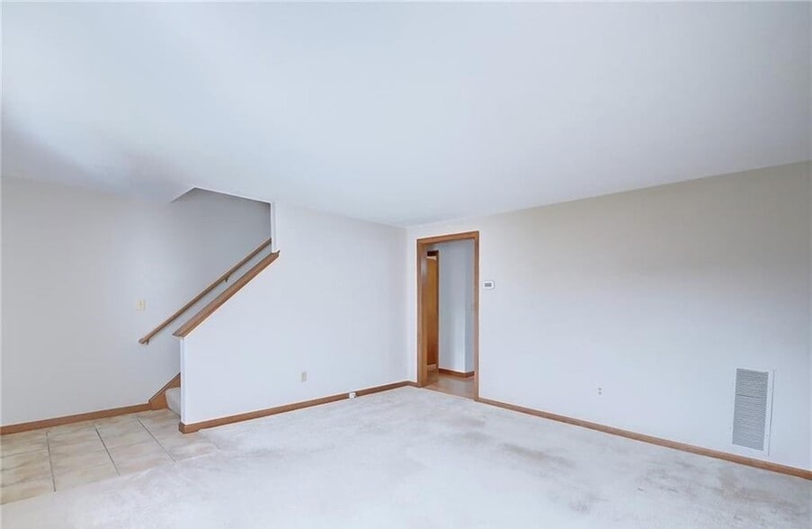 Building Photo - 13 Allspice Ln