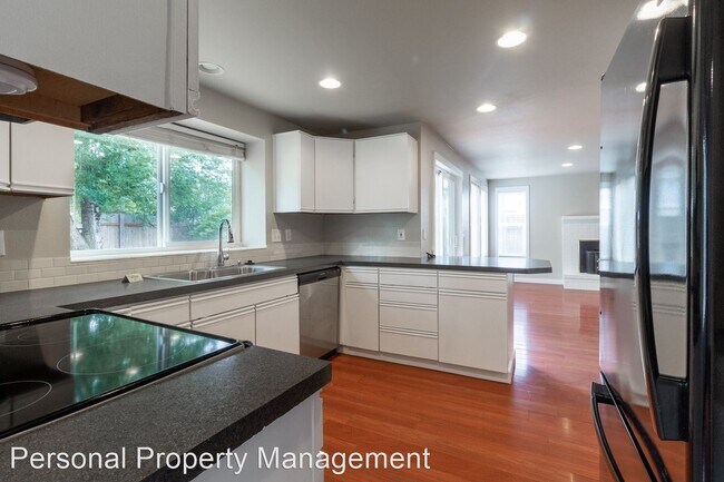 Building Photo - 3 br, 2.5 bath House - 708 NE 159th Ct