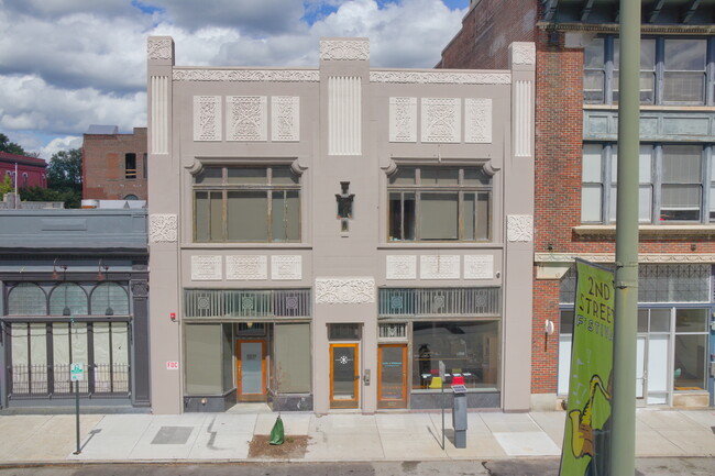 Building Photo - 210 E Grace St