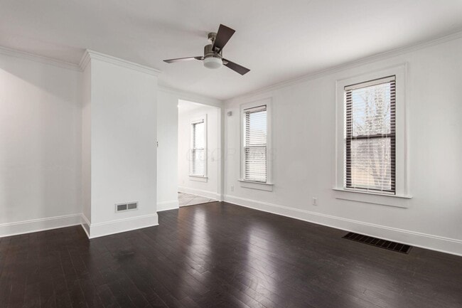 Building Photo - 106 E Gates St