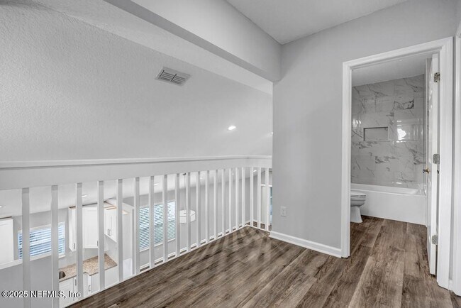 Building Photo - 104 Clam Bake Ct