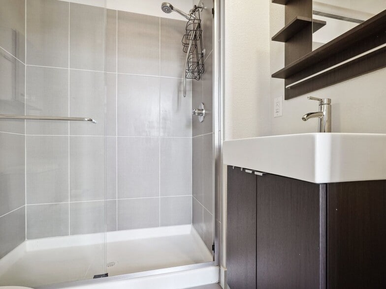 Building Photo - 1030 W 37th Ave