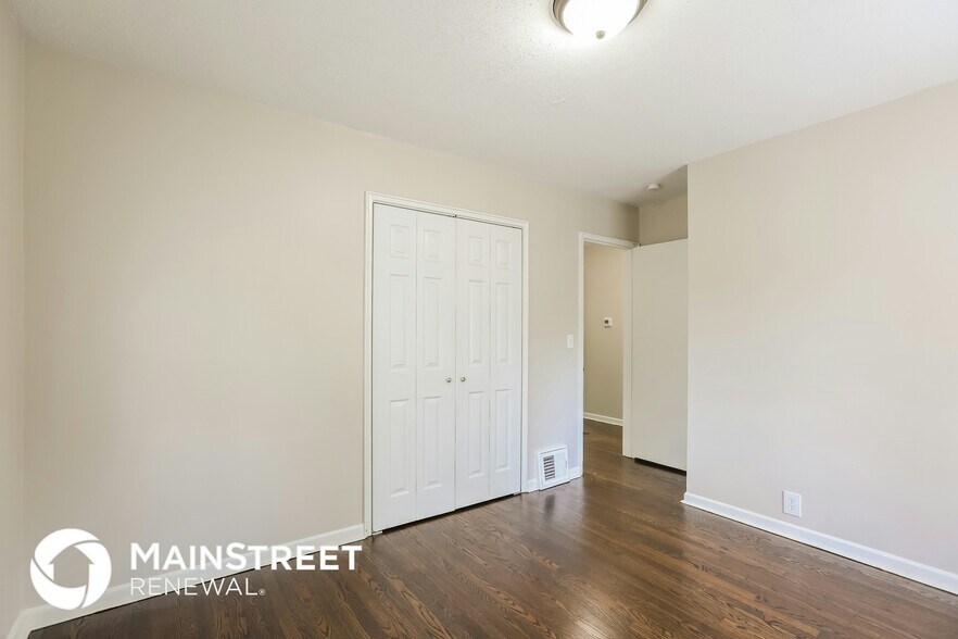 Building Photo - 1435 E 66th Terrace