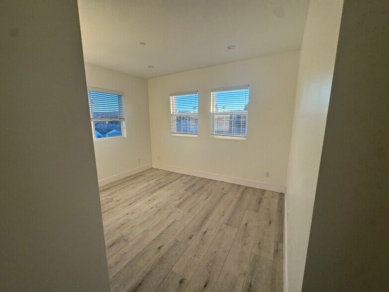 Building Photo - 5919 Dauphin Ave