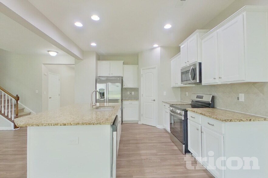 Building Photo - 6909 Barefoot Forest Dr