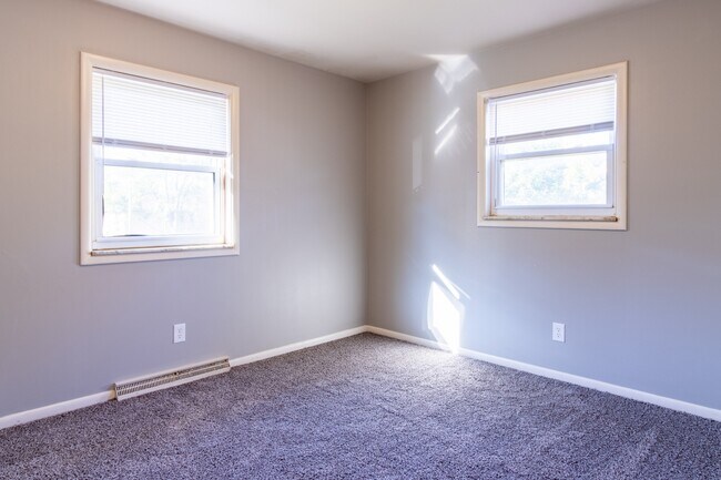 Building Photo - 6050 Laurel Hall Dr
