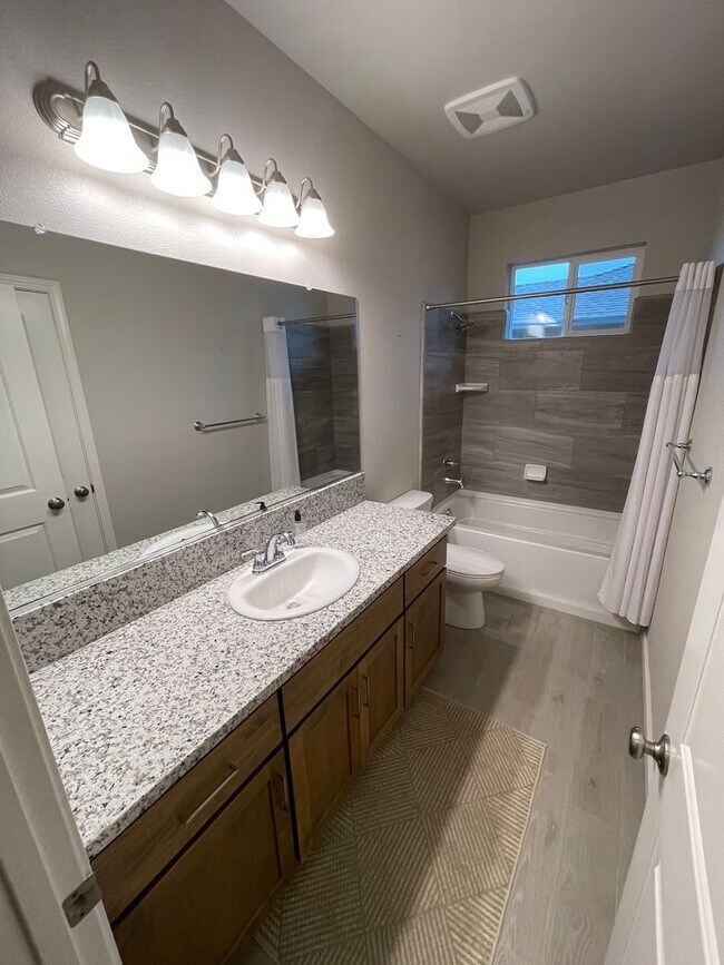 Building Photo - Chico 3 bed 2 bath luxury Belvedere neighborhood, 1800 sqft living space