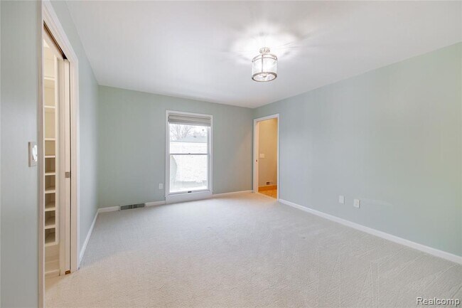 Building Photo - 24356 E River Rd