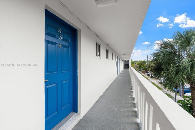 Building Photo - 1170 NE 191st St