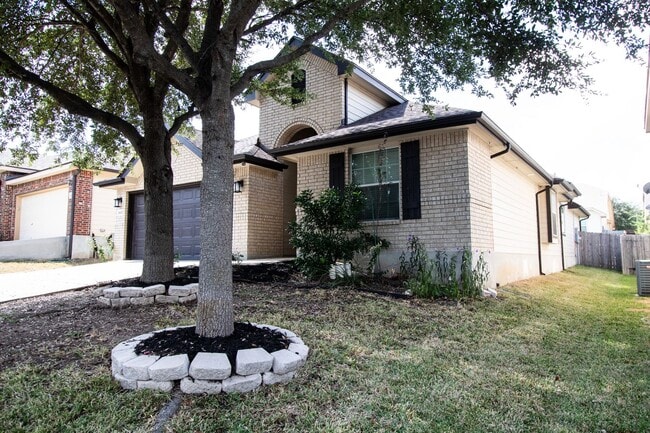 Building Photo - Welcome to this charming 3-bedroom, 2-bath...