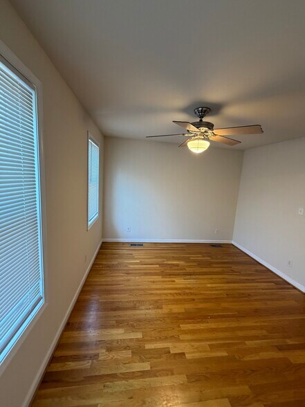 Building Photo - 1512 W Cary St