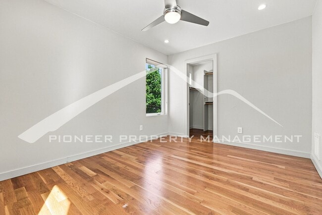 Building Photo - 3625 Mariposa St