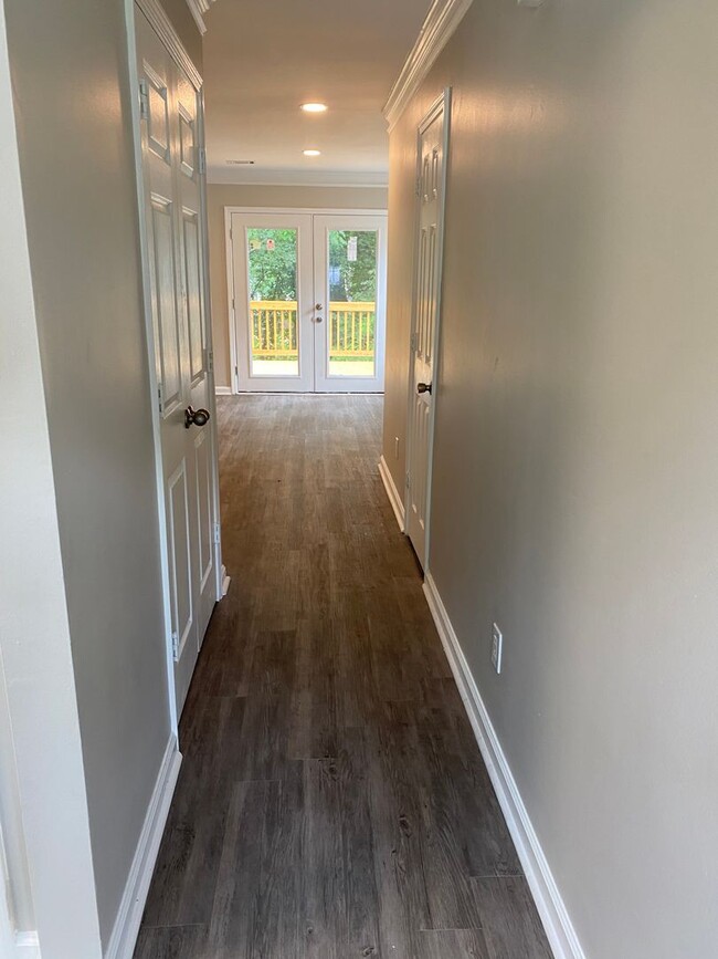 Building Photo - NEWLY RENOVATED 2BR TOWNHOME NEAR KSU!! GR...