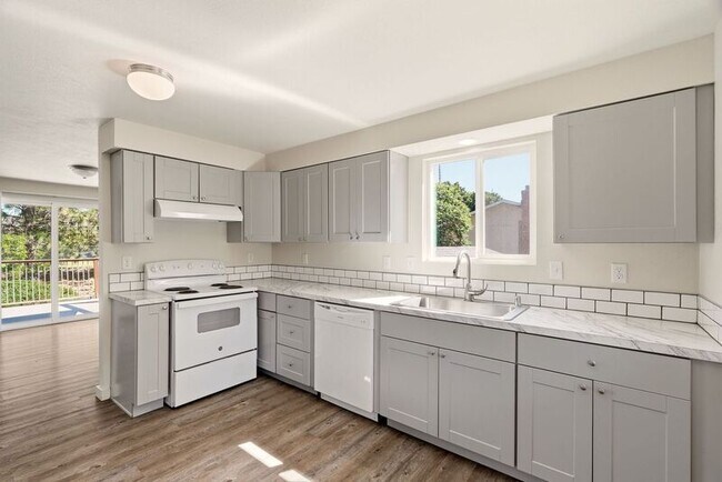 Building Photo - 10923 E 16th Ave