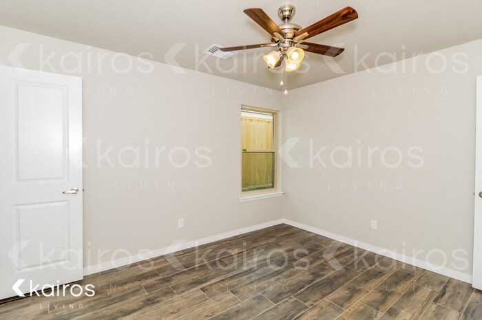 Building Photo - 2704 Daytona Ave